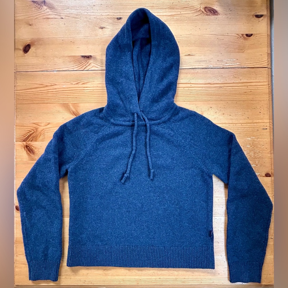 🌻 EUC Patagonia women’s Recycled Wool Blend Hooded Sweater, blue, small.